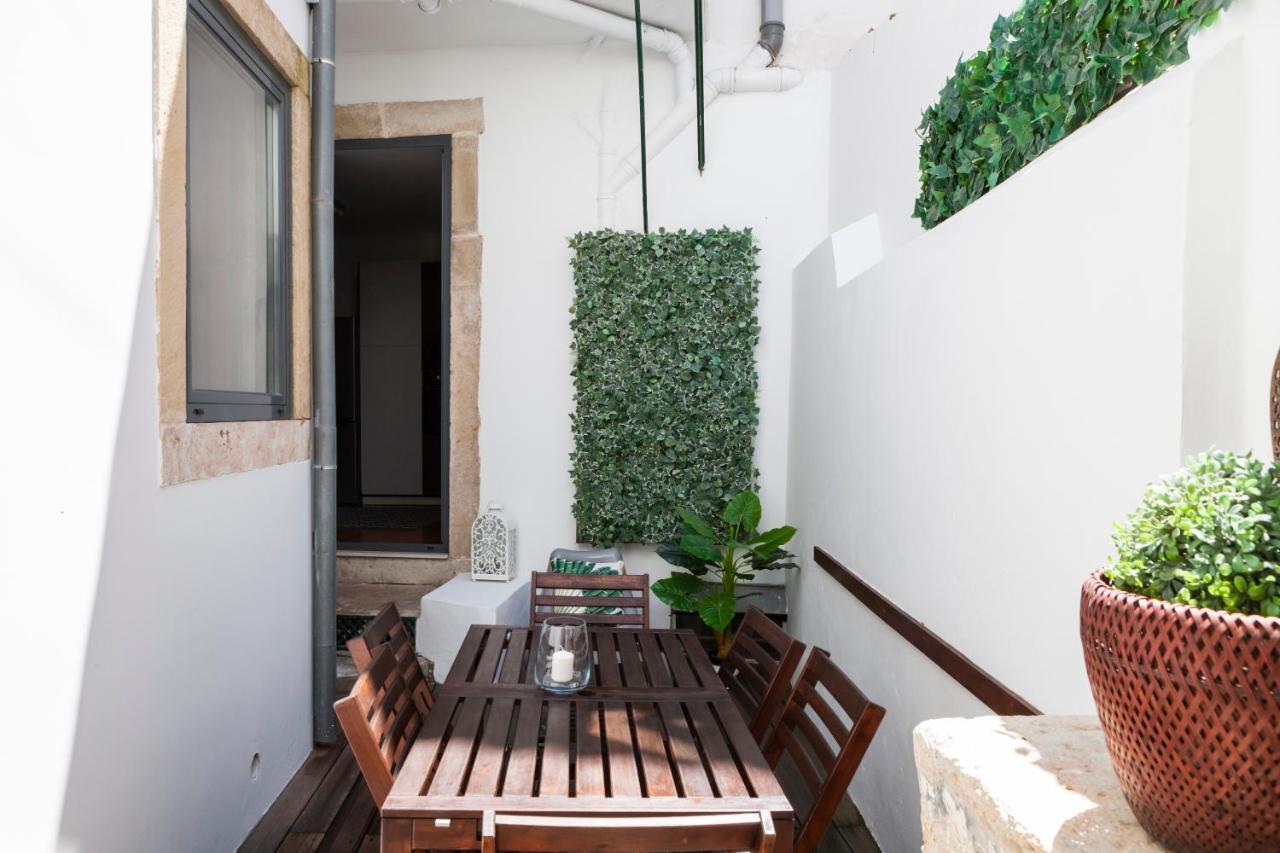 Alfama Terrace Apartment With Authentic XVIII Tiles And Historic Notes 3 Bedrooms & 2 Bathrooms Ac Lisbon Exterior photo