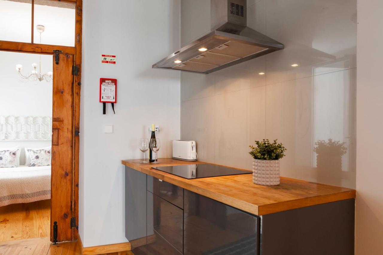 Alfama Terrace Apartment With Authentic XVIII Tiles And Historic Notes 3 Bedrooms & 2 Bathrooms Ac Lisbon Exterior photo